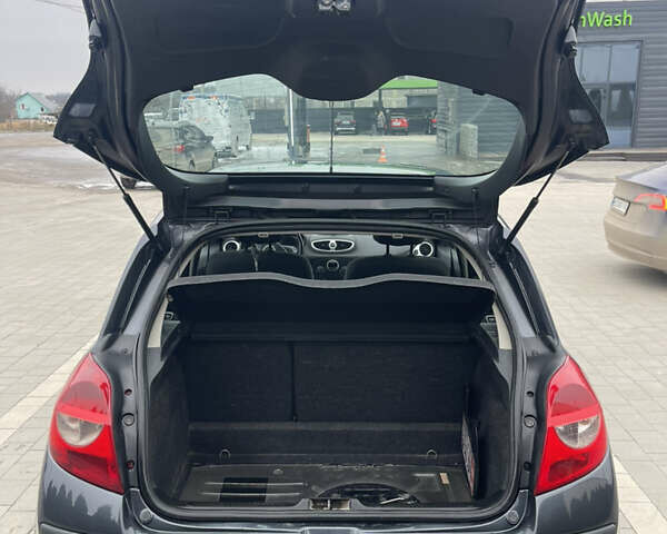 Сірий Рено Кліо, об'ємом двигуна 1.2 л та пробігом 298 тис. км за 3750 $, фото 17 на Automoto.ua