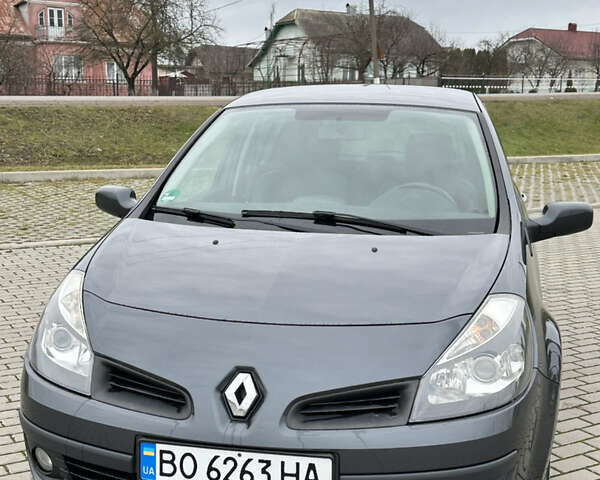 Серый Рено Клио, объемом двигателя 1.6 л и пробегом 160 тыс. км за 6400 $, фото 2 на Automoto.ua