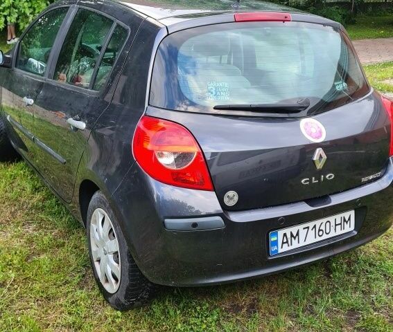 Серый Рено Клио, объемом двигателя 1.6 л и пробегом 123 тыс. км за 5500 $, фото 2 на Automoto.ua