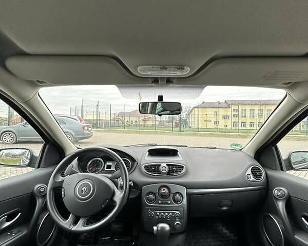 Серый Рено Клио, объемом двигателя 1.6 л и пробегом 160 тыс. км за 6400 $, фото 15 на Automoto.ua