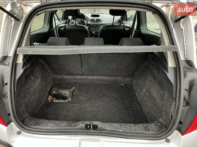 Сірий Рено Кліо, об'ємом двигуна 1.15 л та пробігом 220 тис. км за 3400 $, фото 21 на Automoto.ua