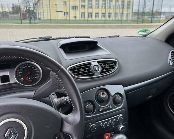 Серый Рено Клио, объемом двигателя 1.6 л и пробегом 160 тыс. км за 6400 $, фото 11 на Automoto.ua