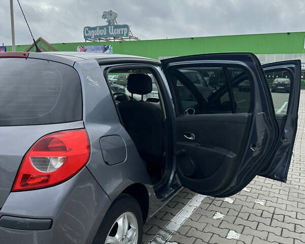 Сірий Рено Кліо, об'ємом двигуна 1.6 л та пробігом 156 тис. км за 4200 $, фото 13 на Automoto.ua