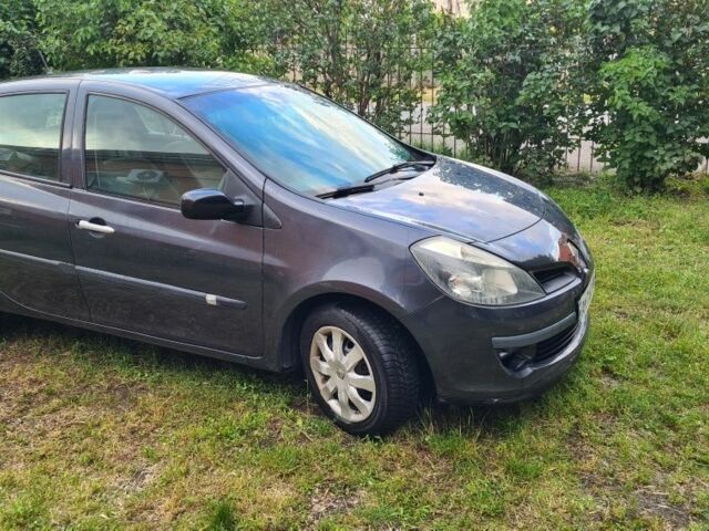 Серый Рено Клио, объемом двигателя 1.6 л и пробегом 123 тыс. км за 5500 $, фото 4 на Automoto.ua