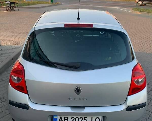 Серый Рено Клио, объемом двигателя 1.1 л и пробегом 192 тыс. км за 4200 $, фото 5 на Automoto.ua