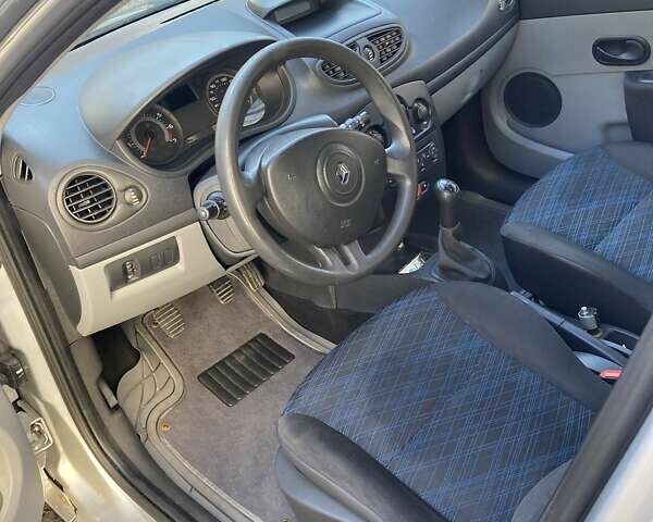 Сірий Рено Кліо, об'ємом двигуна 1.2 л та пробігом 154 тис. км за 4800 $, фото 5 на Automoto.ua