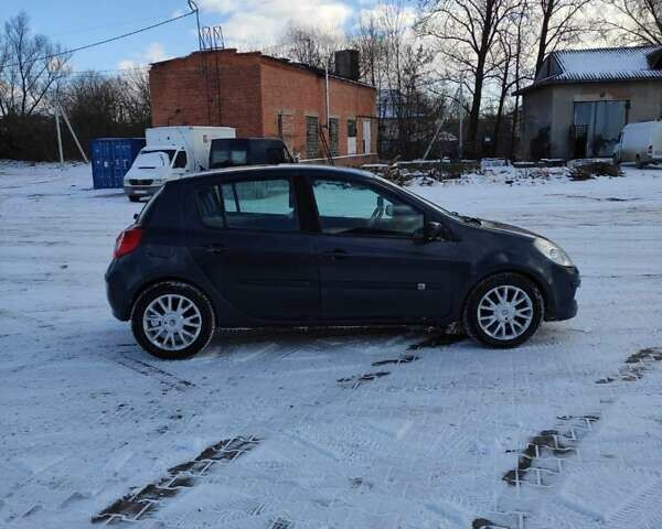 Сірий Рено Кліо, об'ємом двигуна 1.46 л та пробігом 240 тис. км за 4599 $, фото 1 на Automoto.ua