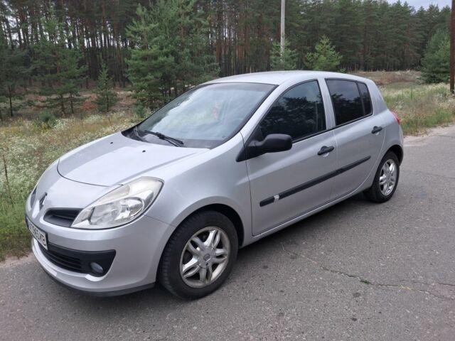 Серый Рено Клио, объемом двигателя 1.1 л и пробегом 226 тыс. км за 5000 $, фото 2 на Automoto.ua