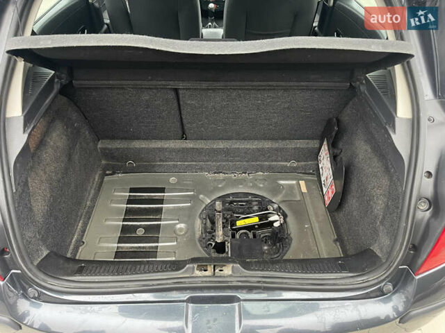 Сірий Рено Кліо, об'ємом двигуна 1.2 л та пробігом 298 тис. км за 3750 $, фото 16 на Automoto.ua