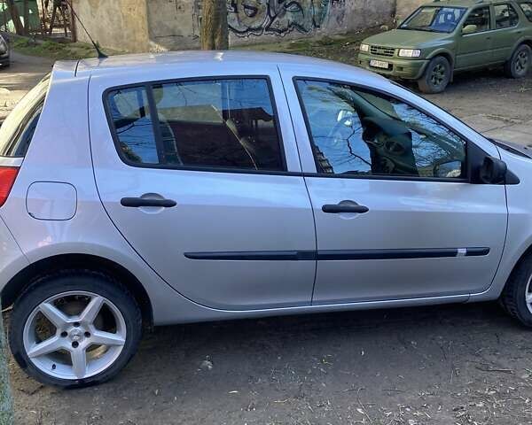 Сірий Рено Кліо, об'ємом двигуна 1.2 л та пробігом 154 тис. км за 4800 $, фото 1 на Automoto.ua