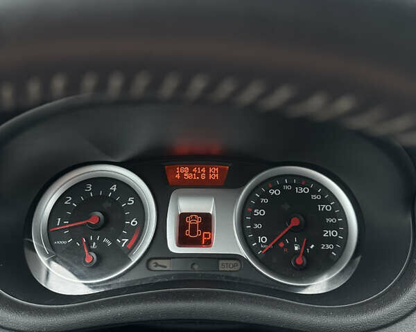 Серый Рено Клио, объемом двигателя 1.6 л и пробегом 160 тыс. км за 6400 $, фото 18 на Automoto.ua