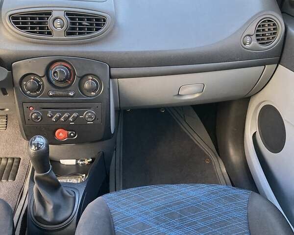 Сірий Рено Кліо, об'ємом двигуна 1.2 л та пробігом 154 тис. км за 4800 $, фото 8 на Automoto.ua