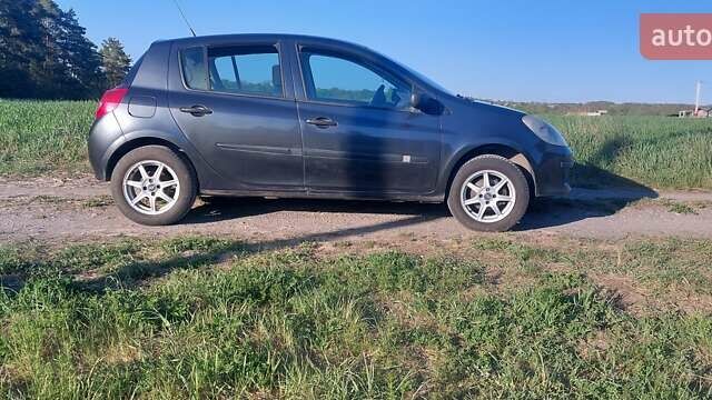 Серый Рено Клио, объемом двигателя 1.15 л и пробегом 230 тыс. км за 3700 $, фото 1 на Automoto.ua