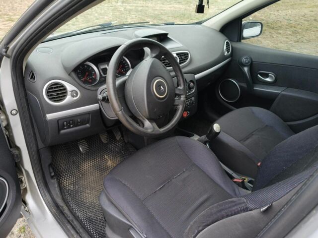 Сірий Рено Кліо, об'ємом двигуна 1.1 л та пробігом 254 тис. км за 3615 $, фото 4 на Automoto.ua