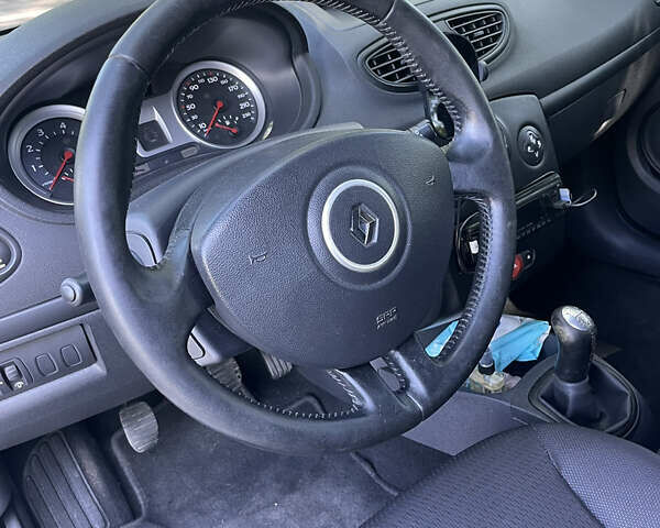 Серый Рено Клио, объемом двигателя 1.2 л и пробегом 222 тыс. км за 5700 $, фото 6 на Automoto.ua