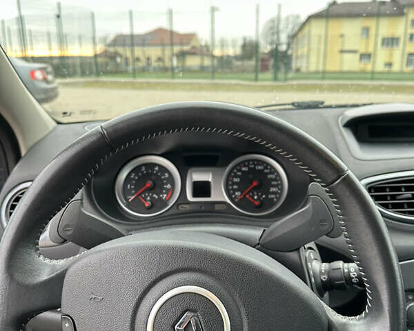 Серый Рено Клио, объемом двигателя 1.6 л и пробегом 160 тыс. км за 6400 $, фото 9 на Automoto.ua