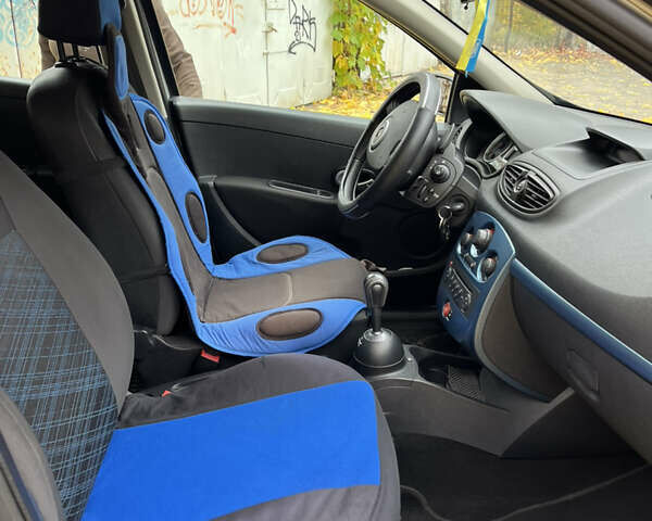 Серый Рено Клио, объемом двигателя 1.2 л и пробегом 80 тыс. км за 5400 $, фото 4 на Automoto.ua