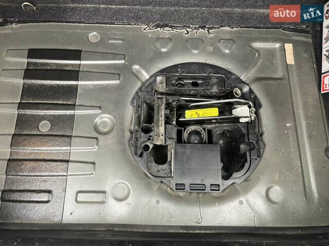 Сірий Рено Кліо, об'ємом двигуна 1.2 л та пробігом 298 тис. км за 3750 $, фото 15 на Automoto.ua