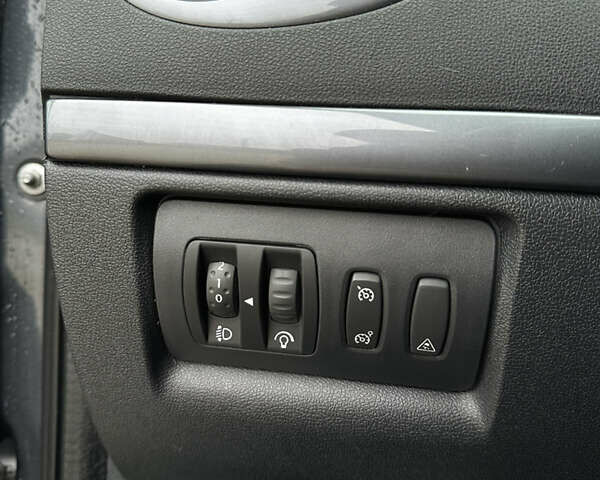 Серый Рено Клио, объемом двигателя 1.6 л и пробегом 160 тыс. км за 6400 $, фото 13 на Automoto.ua