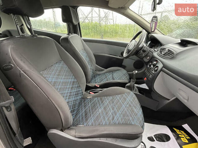 Сірий Рено Кліо, об'ємом двигуна 1.15 л та пробігом 220 тис. км за 3400 $, фото 13 на Automoto.ua