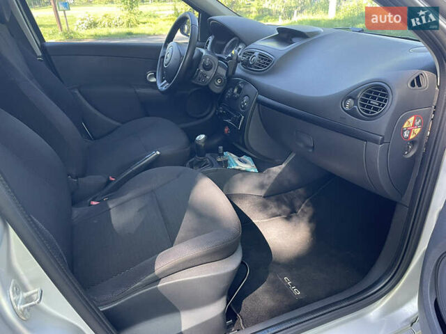 Серый Рено Клио, объемом двигателя 1.2 л и пробегом 222 тыс. км за 5700 $, фото 7 на Automoto.ua