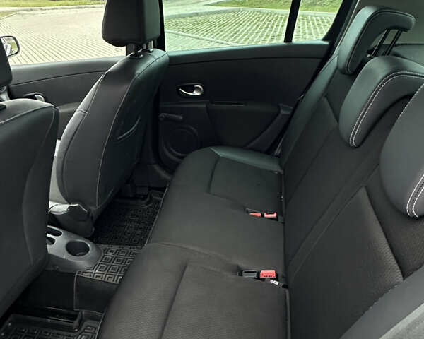 Серый Рено Клио, объемом двигателя 1.6 л и пробегом 160 тыс. км за 6400 $, фото 16 на Automoto.ua