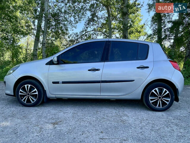 Серый Рено Клио, объемом двигателя 1.2 л и пробегом 222 тыс. км за 5700 $, фото 4 на Automoto.ua