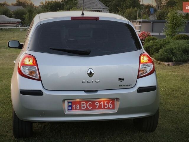Сірий Рено Кліо, об'ємом двигуна 1.6 л та пробігом 195 тис. км за 5700 $, фото 27 на Automoto.ua