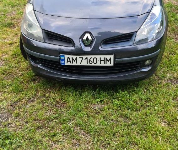 Серый Рено Клио, объемом двигателя 1.6 л и пробегом 123 тыс. км за 5500 $, фото 5 на Automoto.ua
