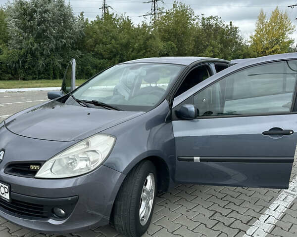 Сірий Рено Кліо, об'ємом двигуна 1.6 л та пробігом 156 тис. км за 4200 $, фото 4 на Automoto.ua