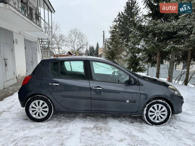 Серый Рено Клио, объемом двигателя 1.15 л и пробегом 298 тыс. км за 3500 $, фото 2 на Automoto.ua