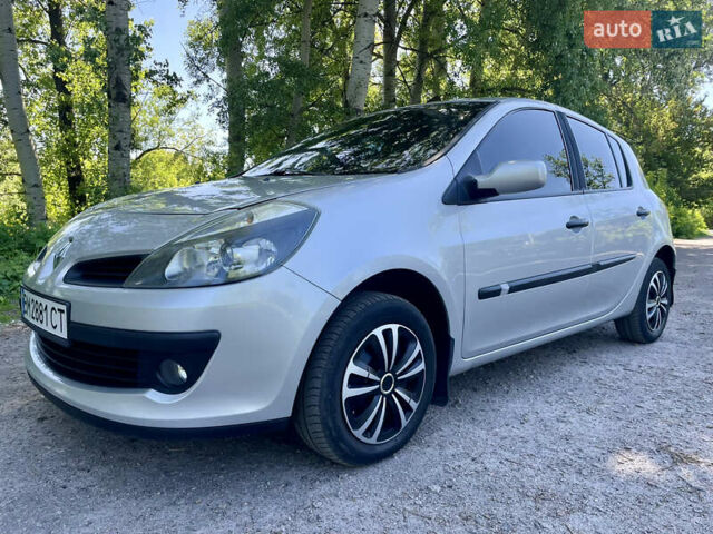 Серый Рено Клио, объемом двигателя 1.2 л и пробегом 222 тыс. км за 5700 $, фото 2 на Automoto.ua