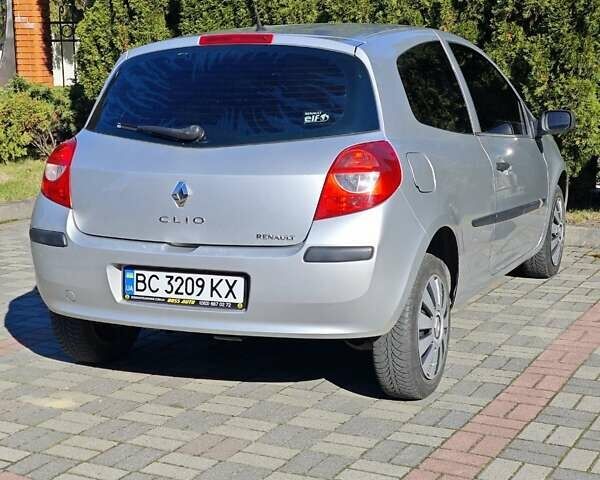 Рено Клио 2007 в Стрые на Automoto.ua Серый Рено Клио, объемом двигателя 1.2 л и пробегом 225 тыс. км за 3250 $, фото 8 на Automoto.ua