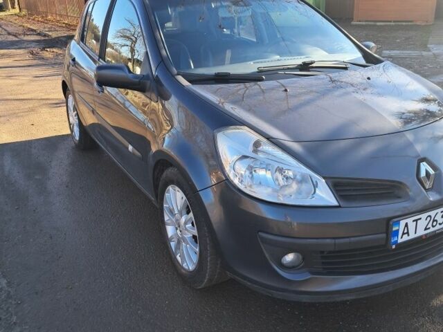 Серый Рено Клио, объемом двигателя 1.5 л и пробегом 265 тыс. км за 4900 $, фото 2 на Automoto.ua
