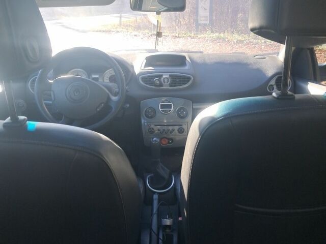 Серый Рено Клио, объемом двигателя 1.5 л и пробегом 265 тыс. км за 4900 $, фото 7 на Automoto.ua