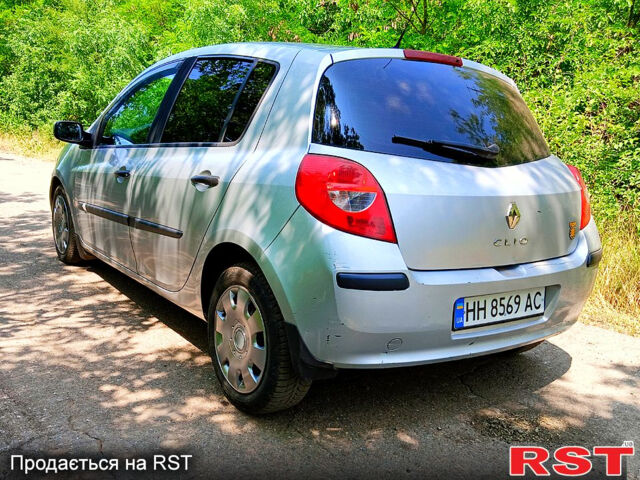 Серый Рено Клио, объемом двигателя 1.4 л и пробегом 250 тыс. км за 3999 $, фото 3 на Automoto.ua
