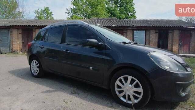 Серый Рено Клио, объемом двигателя 1.46 л и пробегом 167 тыс. км за 4200 $, фото 9 на Automoto.ua