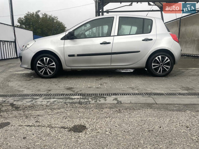 Сірий Рено Кліо, об'ємом двигуна 1.15 л та пробігом 31 тис. км за 3500 $, фото 3 на Automoto.ua