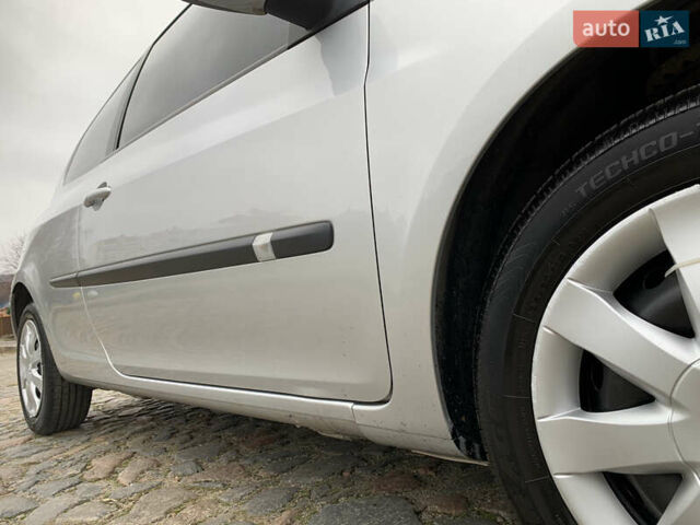 Сірий Рено Кліо, об'ємом двигуна 1.15 л та пробігом 300 тис. км за 3850 $, фото 15 на Automoto.ua