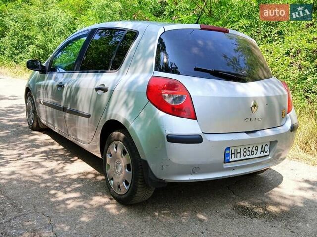 Сірий Рено Кліо, об'ємом двигуна 1.4 л та пробігом 250 тис. км за 3950 $, фото 5 на Automoto.ua