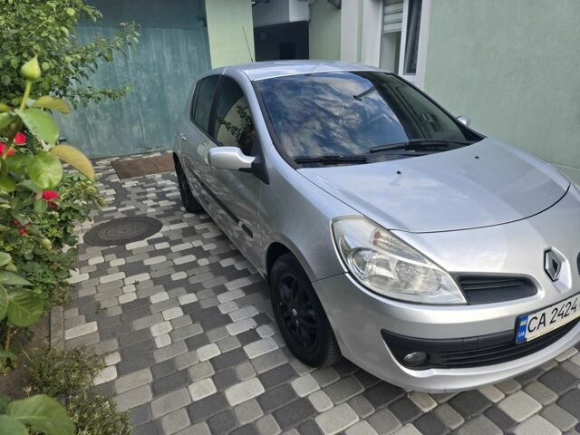 Серый Рено Клио, объемом двигателя 1.6 л и пробегом 198 тыс. км за 6499 $, фото 1 на Automoto.ua