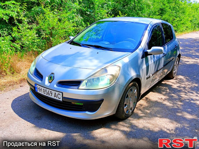 Серый Рено Клио, объемом двигателя 1.4 л и пробегом 250 тыс. км за 3999 $, фото 6 на Automoto.ua