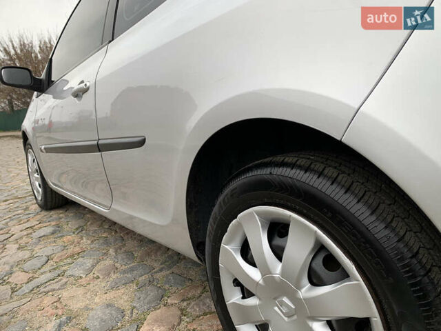 Сірий Рено Кліо, об'ємом двигуна 1.15 л та пробігом 300 тис. км за 3850 $, фото 13 на Automoto.ua