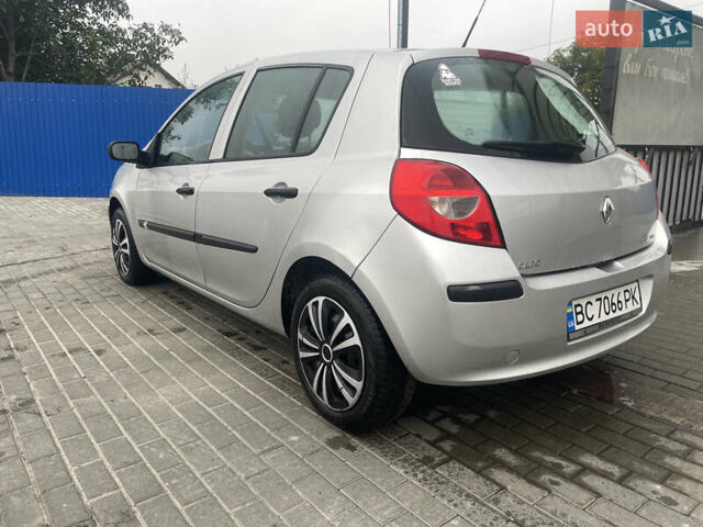Сірий Рено Кліо, об'ємом двигуна 1.15 л та пробігом 31 тис. км за 3500 $, фото 8 на Automoto.ua