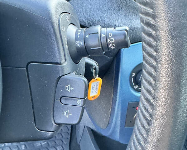 Серый Рено Клио, объемом двигателя 1.15 л и пробегом 130 тыс. км за 5100 $, фото 11 на Automoto.ua