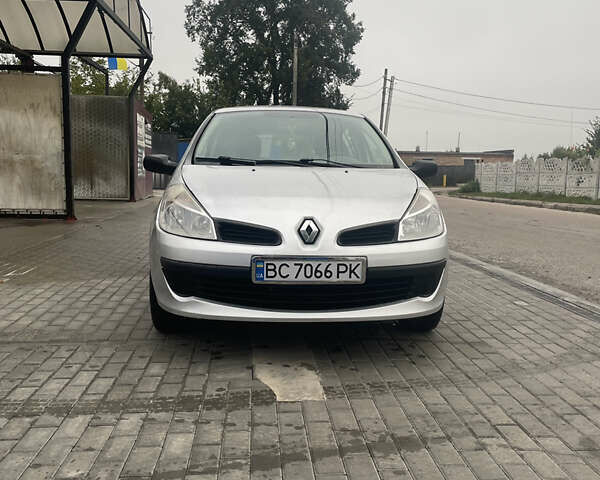 Сірий Рено Кліо, об'ємом двигуна 1.15 л та пробігом 31 тис. км за 3500 $, фото 1 на Automoto.ua