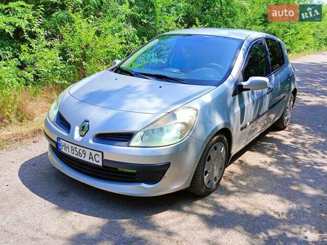 Сірий Рено Кліо, об'ємом двигуна 1.4 л та пробігом 250 тис. км за 3950 $, фото 2 на Automoto.ua