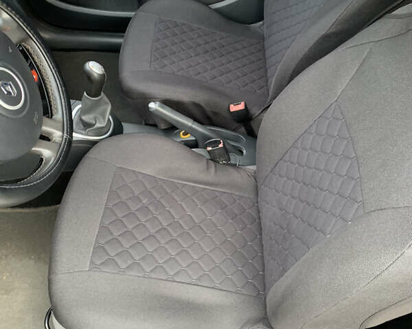 Сірий Рено Кліо, об'ємом двигуна 1.15 л та пробігом 300 тис. км за 3850 $, фото 19 на Automoto.ua