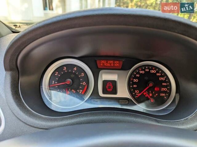 Сірий Рено Кліо, об'ємом двигуна 1.39 л та пробігом 265 тис. км за 3555 $, фото 10 на Automoto.ua