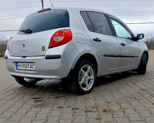 Сірий Рено Кліо, об'ємом двигуна 1.39 л та пробігом 265 тис. км за 3555 $, фото 3 на Automoto.ua